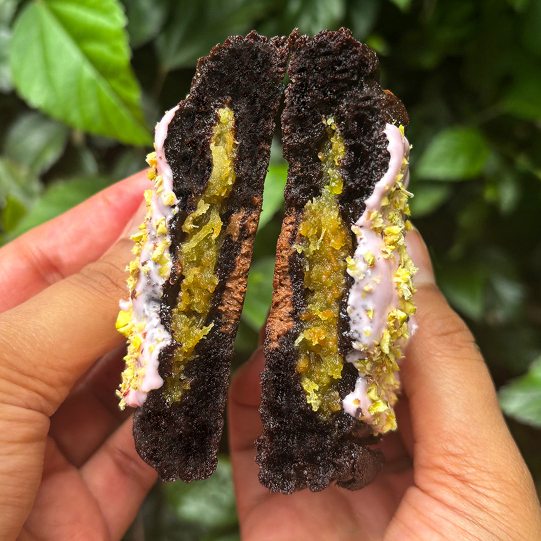 Kunafa Pistachio Chocolate (4 deluxe cookies) – Coho